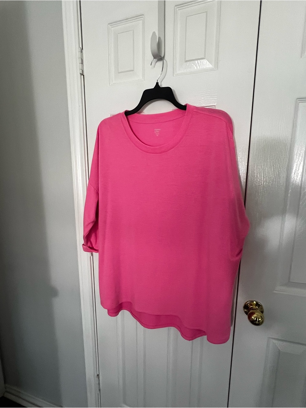 crown & ivy Oversized Crewneck Top in Hot Pink